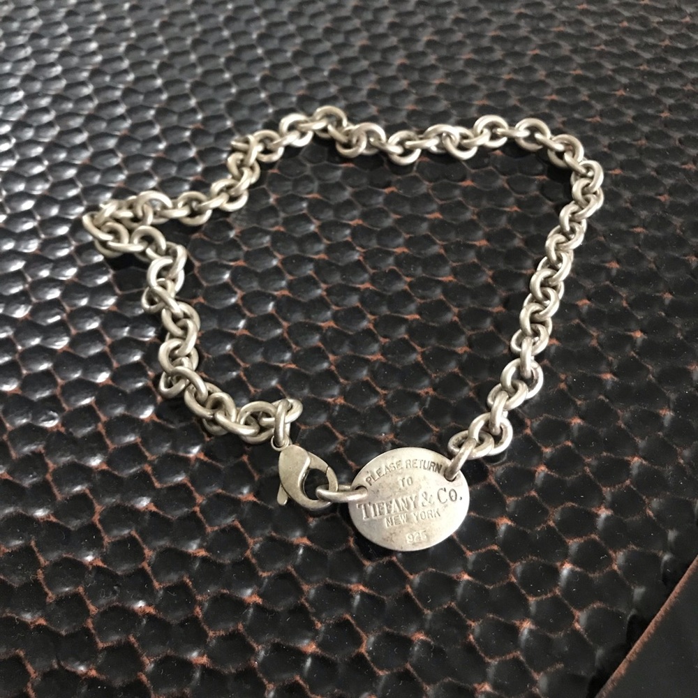 Tiffany’s choker necklace